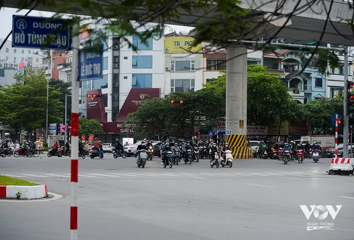 Hướng Dẫn Chi Tiết Cách Di Chuyển An Toàn Tại Ngã Tư Hồ Tùng Mậu - Phạm Hùng - Xuân Thủy Hướng Dẫn Chi Tiết Cách Di Chuyển An Toàn Tại Ngã Tư Hồ Tùng Mậu - Phạm Hùng - Xuân Thủy