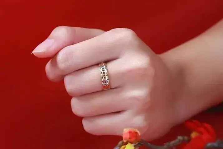 Ngón Đeo Nhẫn Giữ Tiền Ngón Đeo Nhẫn Giữ Tiền