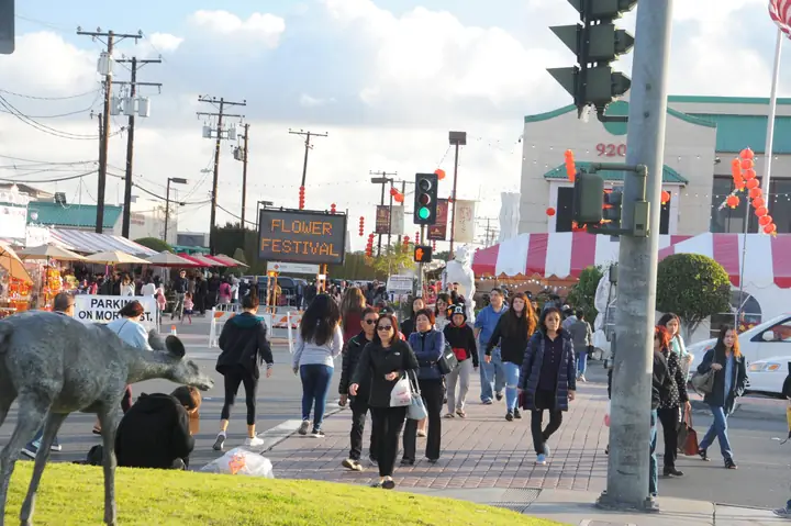 Người Việt Ở Quận Cam, California: Dân Số, Đời Sống Và Thách Thức Người Việt Ở Quận Cam, California: Dân Số, Đời Sống Và Thách Thức