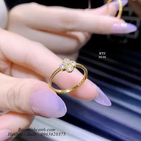 Nhẫn Cưới Bằng Cỏ Là Gì? Nguồn Gốc, Ý Nghĩa Và Câu Chuyện Về Chiếc Nhẫn Cỏ Nhẫn Cưới Bằng Cỏ Là Gì? Nguồn Gốc, Ý Nghĩa Và Câu Chuyện Về Chiếc Nhẫn Cỏ