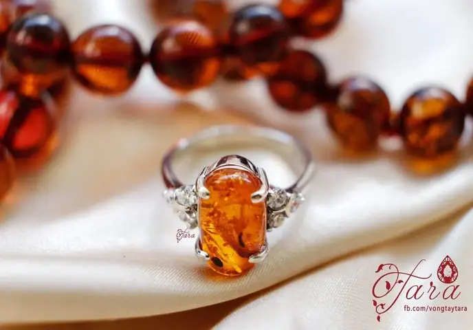 Nhẫn Đá Hổ Phách: Công Dụng, Ý Nghĩa Phong Thủy Và Cách Chọn Mua Phù Hợp Nhẫn Đá Hổ Phách: Công Dụng, Ý Nghĩa Phong Thủy Và Cách Chọn Mua Phù Hợp