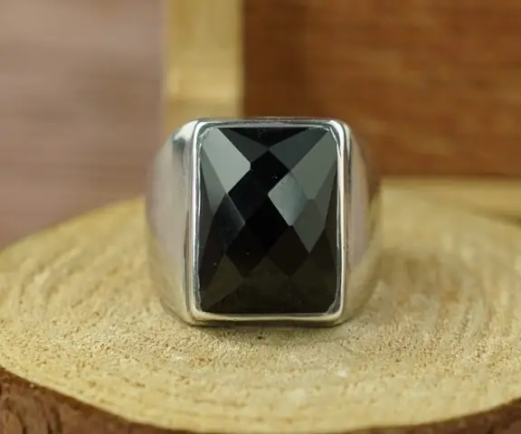 Mua Nhẫn Đá Onyx Đen: Hướng Dẫn Chọn Mẫu, Chất Liệu Và Giá Cho Nam Mua Nhẫn Đá Onyx Đen: Hướng Dẫn Chọn Mẫu, Chất Liệu Và Giá Cho Nam