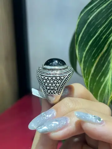 Mua Nhẫn Đá Onyx Đen: Hướng Dẫn Chọn Mẫu, Chất Liệu Và Giá Cho Nam Mua Nhẫn Đá Onyx Đen: Hướng Dẫn Chọn Mẫu, Chất Liệu Và Giá Cho Nam