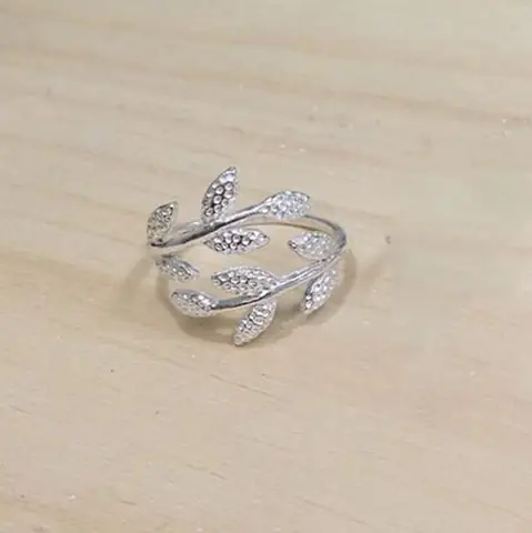Nhẫn Hình Chiếc Lá Cho Nữ: Bí Quyết Chọn Mua Và Top 10 Mẫu Đẹp Nhất Nhẫn Hình Chiếc Lá Cho Nữ: Bí Quyết Chọn Mua Và Top 10 Mẫu Đẹp Nhất