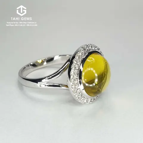 Mua Nhẫn Hổ Phách Nữ Chất Lượng: Tác Dụng Phong Thủy & Cách Chọn Phù Hợp Mua Nhẫn Hổ Phách Nữ Chất Lượng: Tác Dụng Phong Thủy & Cách Chọn Phù Hợp