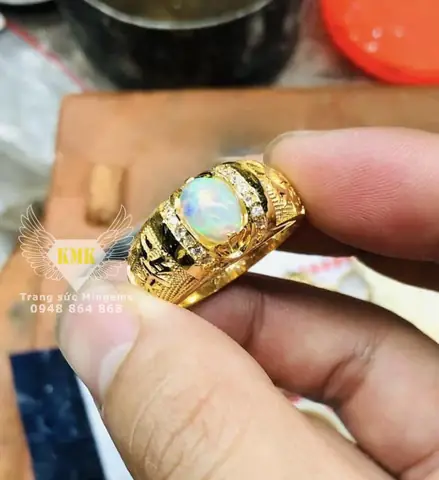 Nhẫn Nam Đá Opal: Các Mẫu Đẹp, Giá Tốt Và Cách Chọn Phù Hợp Nhẫn Nam Đá Opal: Các Mẫu Đẹp, Giá Tốt Và Cách Chọn Phù Hợp
