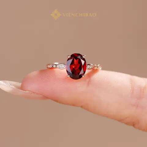 Nhẫn Ngọc Hồng Lựu (garnet): Ý Nghĩa, Tác Dụng Phong Thủy, Hợp Mệnh Và Cách Chọn Mua Nhẫn Ngọc Hồng Lựu (garnet): Ý Nghĩa, Tác Dụng Phong Thủy, Hợp Mệnh Và Cách Chọn Mua