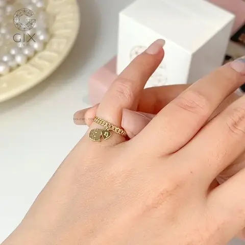 Giải Mã Ý Nghĩa Nhẫn Ngón Út Nữ & Gợi Ý Các Mẫu Đẹp Nhất Giải Mã Ý Nghĩa Nhẫn Ngón Út Nữ & Gợi Ý Các Mẫu Đẹp Nhất