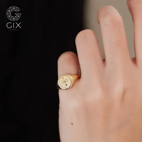 Giải Mã Ý Nghĩa Nhẫn Ngón Út Nữ & Gợi Ý Các Mẫu Đẹp Nhất Giải Mã Ý Nghĩa Nhẫn Ngón Út Nữ & Gợi Ý Các Mẫu Đẹp Nhất