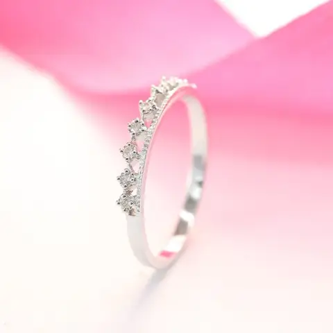 Giải Mã Ý Nghĩa Nhẫn Ngón Út Nữ & Gợi Ý Các Mẫu Đẹp Nhất Giải Mã Ý Nghĩa Nhẫn Ngón Út Nữ & Gợi Ý Các Mẫu Đẹp Nhất