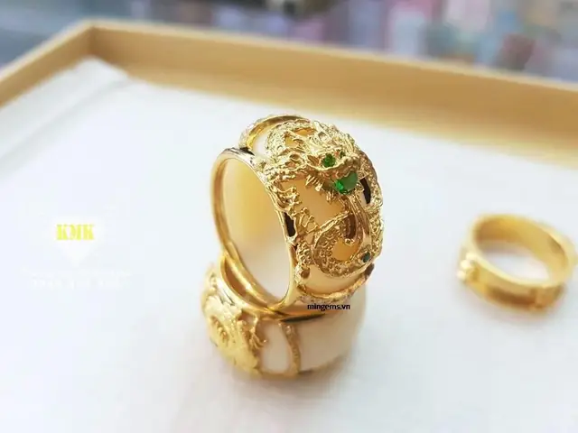 Nhẫn Rồng Ngậm Ngọc Là Gì? Hướng Dẫn Chọn Mua, Bảo Quản Và Ý Nghĩa Phong Thủy Cho Nam