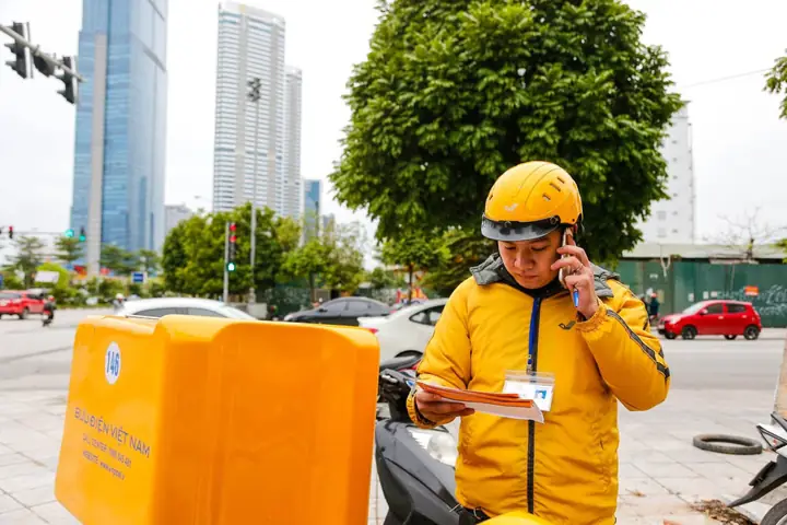 Nhân Viên Bưu Tá Là Gì? Mô Tả Công Việc, Kỹ Năng Và Cơ Hội Việc Làm Mới Nhất
