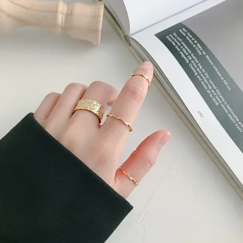 Nhẫn Xoắn Nhiều Vòng Là Gì? Đặc Điểm, Cách Chọn Và Xu Hướng Thời Trang 2026 Nhẫn Xoắn Nhiều Vòng Là Gì? Đặc Điểm, Cách Chọn Và Xu Hướng Thời Trang 2026