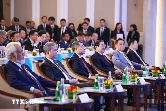 Những Hình Ảnh Nhạy Cảm: Rủi Ro Pháp Lý, Tác Hại Xã Hội & Cách Phòng Tránh Cho Người Dùng Mạng Những Hình Ảnh Nhạy Cảm: Rủi Ro Pháp Lý, Tác Hại Xã Hội & Cách Phòng Tránh Cho Người Dùng Mạng