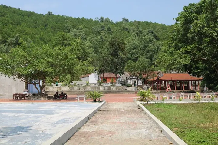 Khám Phá Núi Ia Và Đền Y Sơn: Di Tích Văn Hóa Tâm Linh Tại Bắc Giang