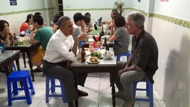 Obama Ăn Bún Chả Cùng Ai? Câu Trả Lời Đầy Đủ Về Buổi Gặp Gỡ Với Anthony Bourdain Obama Ăn Bún Chả Cùng Ai? Câu Trả Lời Đầy Đủ Về Buổi Gặp Gỡ Với Anthony Bourdain