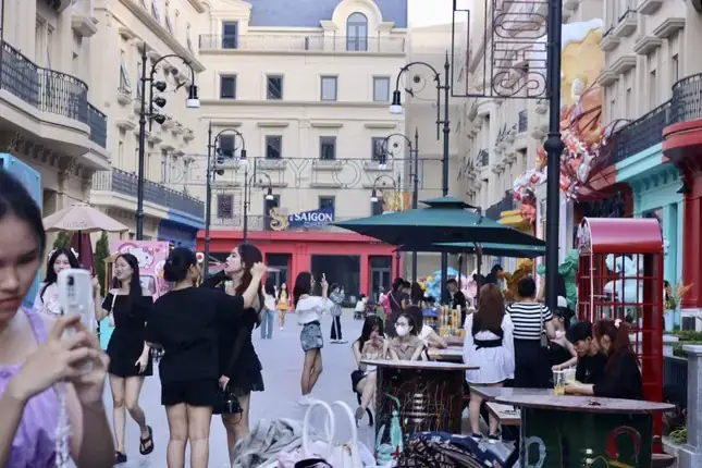 Khám Phá Các Phố Châu Âu Thu Nhỏ Ở Hà Nội: Địa Điểm, Cách Đi Và Trải Nghiệm