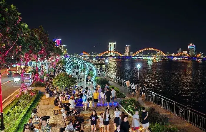 Hướng Dẫn Trọn Đời Khám Phá Phố Đi Bộ Bạch Đằng Đà Nẵng – Địa Điểm, Hoạt Động & Mẹo Tham Quan Hướng Dẫn Trọn Đời Khám Phá Phố Đi Bộ Bạch Đằng Đà Nẵng – Địa Điểm, Hoạt Động & Mẹo Tham Quan