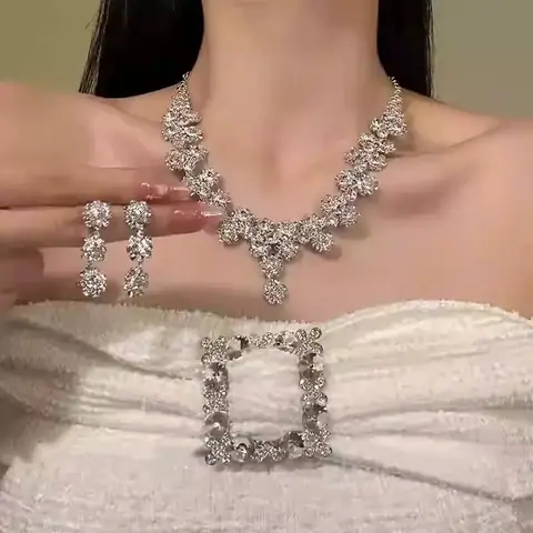 Phụ Kiện Dây Chuyền: Các Loại, Chất Liệu Phổ Biến Và Gợi Ý Mua Sắm Phụ Kiện Dây Chuyền: Các Loại, Chất Liệu Phổ Biến Và Gợi Ý Mua Sắm