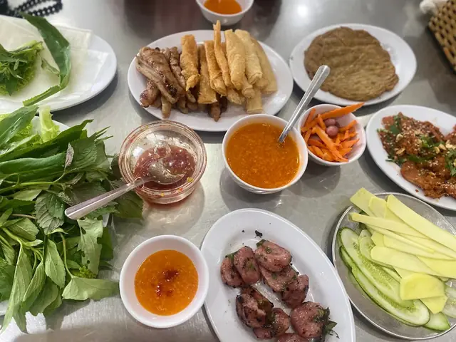 Địa Chỉ, Thực Đơn & Đánh Giá Quán Nem Nướng Đặng Văn Quyên Ở Nha Trang
