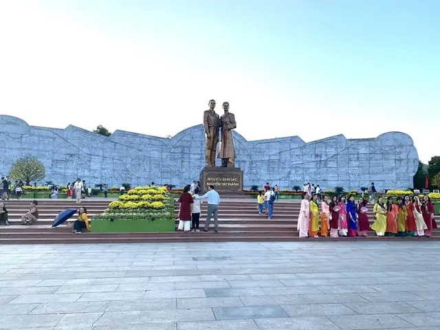 Khám Phá Quảng Trường Quy Nhơn (nguyễn Tất Thành): Lịch Sử, Điểm Đến & Hướng Dẫn Tham Quan Khám Phá Quảng Trường Quy Nhơn (nguyễn Tất Thành): Lịch Sử, Điểm Đến & Hướng Dẫn Tham Quan