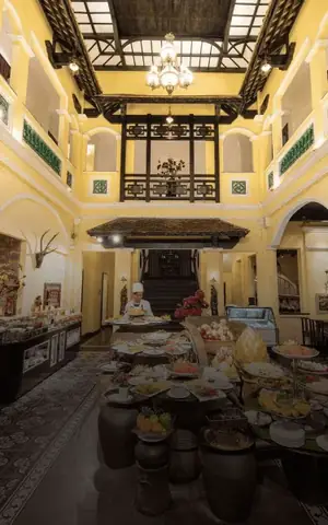 Buffet Quốc Tế Sen Tây Hồ: Địa Chỉ, Thực Đơn, Giá & Cách Đặt Chỗ