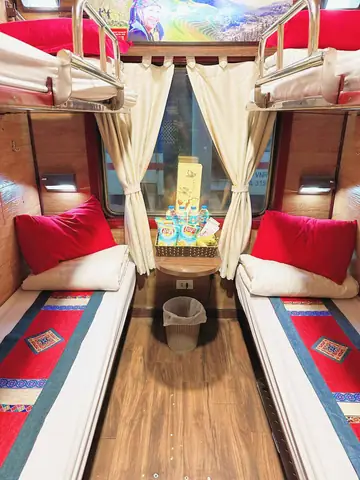 Kinh Nghiệm Đi Tàu Hoả Lên Sapa: Lịch Trình, Giá Vé Và Lưu Ý Di Chuyển Chi Tiết Kinh Nghiệm Đi Tàu Hoả Lên Sapa: Lịch Trình, Giá Vé Và Lưu Ý Di Chuyển Chi Tiết