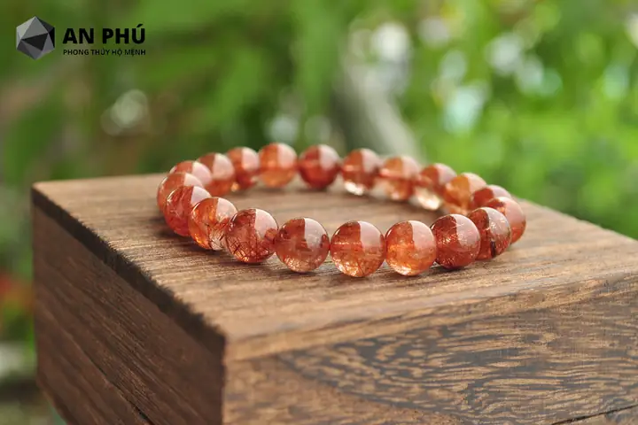 Vòng Tay Đá Thạch Anh Tóc Đỏ Vip: Ý Nghĩa Phong Thủy Và Công Dụng Thực Tế Vòng Tay Đá Thạch Anh Tóc Đỏ Vip: Ý Nghĩa Phong Thủy Và Công Dụng Thực Tế