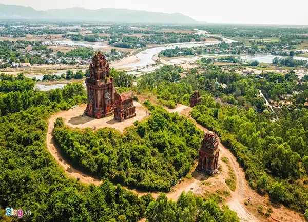 Tháp Bánh Ít Tuy Phước, Bình Định: Lịch Sử, Kiến Trúc Và Hướng Dẫn Du Lịch Tháp Bánh Ít Tuy Phước, Bình Định: Lịch Sử, Kiến Trúc Và Hướng Dẫn Du Lịch