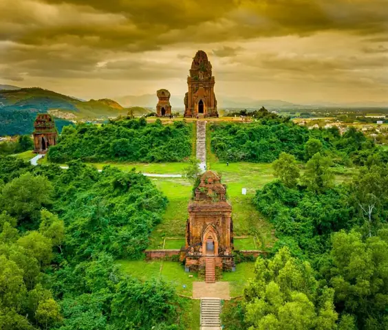 Tháp Bánh Ít Tuy Phước, Bình Định: Lịch Sử, Kiến Trúc Và Hướng Dẫn Du Lịch Tháp Bánh Ít Tuy Phước, Bình Định: Lịch Sử, Kiến Trúc Và Hướng Dẫn Du Lịch