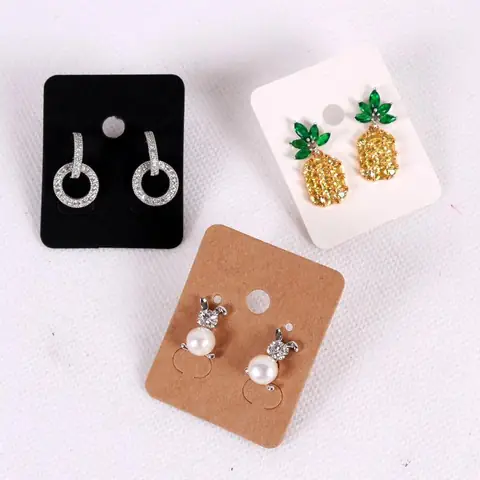 Hướng Dẫn Thiết Kế Và In Thẻ Treo Bông Tai Chuẩn: Các Bước, Kích Thước, Chất Liệu Và Lưu Ý Quan Trọng Hướng Dẫn Thiết Kế Và In Thẻ Treo Bông Tai Chuẩn: Các Bước, Kích Thước, Chất Liệu Và Lưu Ý Quan Trọng