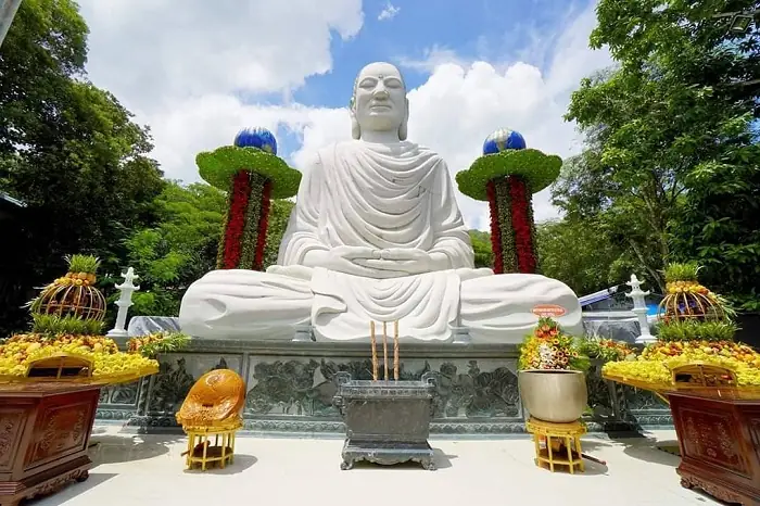 Hướng Dẫn Tham Quan Thiền Tôn Phật Quang – Vị Trí, Lịch Sử, Cách Đến Và Lưu Ý Du Khách Hướng Dẫn Tham Quan Thiền Tôn Phật Quang – Vị Trí, Lịch Sử, Cách Đến Và Lưu Ý Du Khách