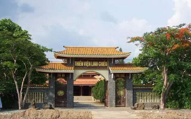 Thông Tin Chi Tiết Thiền Viện Linh Chiếu Đồng Nai: Địa Chỉ, Lịch Mở Cửa, Lịch Sử Và Cách Đến Thông Tin Chi Tiết Thiền Viện Linh Chiếu Đồng Nai: Địa Chỉ, Lịch Mở Cửa, Lịch Sử Và Cách Đến