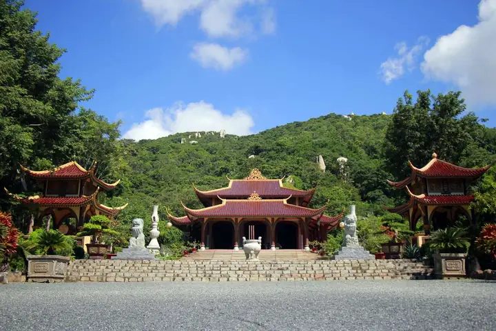Thiền Viện Trúc Lâm Chân Nguyên (chùa Khỉ) – Địa Điểm, Lịch Trình & Những Điều Cần Biết Khi Thăm Bà Rịa‑vũng Tàu Thiền Viện Trúc Lâm Chân Nguyên (chùa Khỉ) – Địa Điểm, Lịch Trình & Những Điều Cần Biết Khi Thăm Bà Rịa‑vũng Tàu