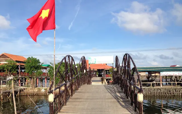 Review Thủy Triều Quán Huế: Nhà Hàng Hải Sản Nổi Tiếng Tại Đầm Chuồn Review Thủy Triều Quán Huế: Nhà Hàng Hải Sản Nổi Tiếng Tại Đầm Chuồn
