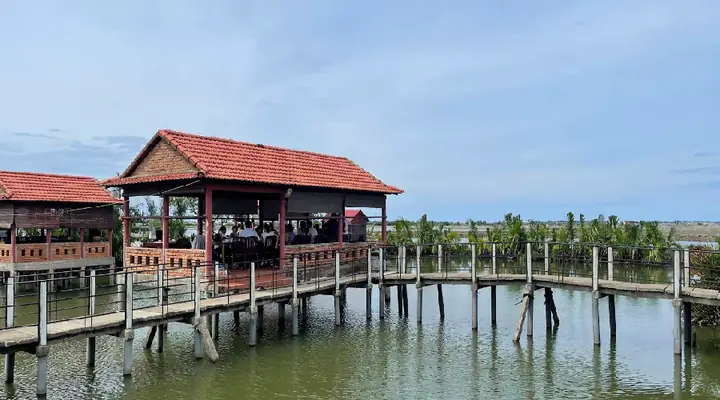 Review Thủy Triều Quán Huế: Nhà Hàng Hải Sản Nổi Tiếng Tại Đầm Chuồn Review Thủy Triều Quán Huế: Nhà Hàng Hải Sản Nổi Tiếng Tại Đầm Chuồn