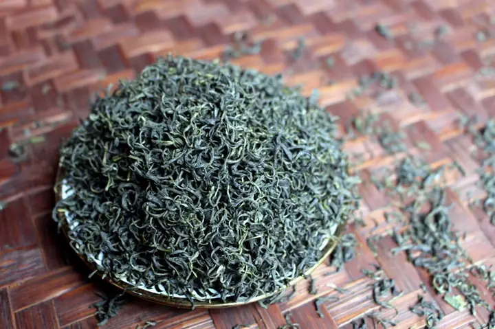 Trà Đinh Là Gì? Tại Sao Loại Trà Thượng Hạng Này Lại Đắt Đỏ? Trà Đinh Là Gì? Tại Sao Loại Trà Thượng Hạng Này Lại Đắt Đỏ?