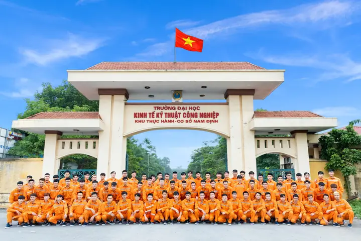 Trường Xê Cu Là Trường Nào? Giải Mã Tên Gọi Của Đại Học Kinh Tế – Kỹ Thuật Công Nghiệp