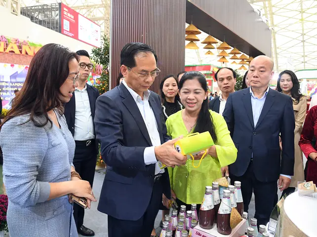 Tướng Phụ Nữ Đi Hai Hàng Tướng Phụ Nữ Đi Hai Hàng