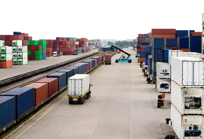 Dịch Vụ Vận Chuyển Hàng Hóa Đường Sắt: Quy Trình, Cước Phí Và Lưu Ý Quan Trọng