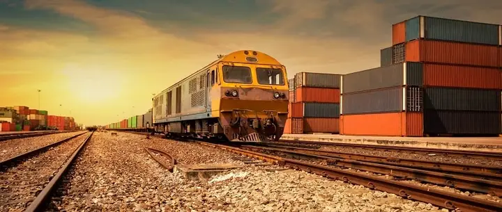 Dịch Vụ Vận Chuyển Hàng Hóa Đường Sắt: Quy Trình, Cước Phí Và Lưu Ý Quan Trọng