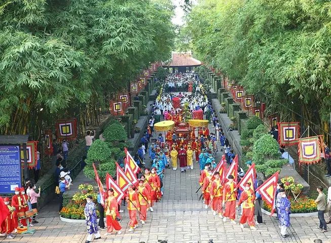 Văn Hoá Việt Nam: Đặc Trưng, Nguồn Gốc Và Các Yếu Tố Tạo Nên Bản Sắc Dân Tộc Văn Hoá Việt Nam: Đặc Trưng, Nguồn Gốc Và Các Yếu Tố Tạo Nên Bản Sắc Dân Tộc