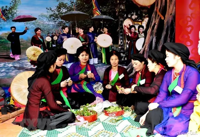 Văn Hoá Việt Nam: Đặc Trưng, Nguồn Gốc Và Các Yếu Tố Tạo Nên Bản Sắc Dân Tộc Văn Hoá Việt Nam: Đặc Trưng, Nguồn Gốc Và Các Yếu Tố Tạo Nên Bản Sắc Dân Tộc