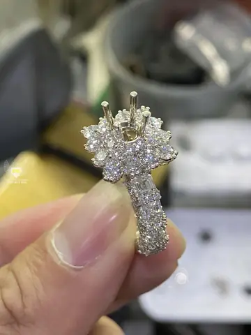 Tất Cả Về Vỏ Nhẫn Vàng 18k: Loại Nào Phù Hợp, Cách Chọn Và Bảo Quản Tất Cả Về Vỏ Nhẫn Vàng 18k: Loại Nào Phù Hợp, Cách Chọn Và Bảo Quản