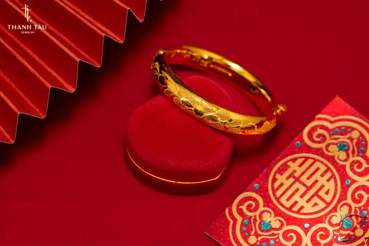 Vòng Tay 2 Chỉ Là Gì? Định Nghĩa, Trọng Lượng, Giá Và Cách Chọn Mua Cho Phụ Nữ Hiện Đại Vòng Tay 2 Chỉ Là Gì? Định Nghĩa, Trọng Lượng, Giá Và Cách Chọn Mua Cho Phụ Nữ Hiện Đại