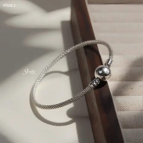 Vòng Tay Bạc Cứng Là Gì? Hướng Dẫn Chọn, Bảo Quản Và Phối Đồ Cho Nam Nữ Vòng Tay Bạc Cứng Là Gì? Hướng Dẫn Chọn, Bảo Quản Và Phối Đồ Cho Nam Nữ