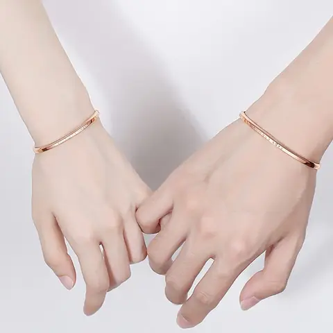 Mua Vòng Tay Cặp Vàng: Hướng Dẫn Chọn Mẫu, Chất Liệu, Giá Và Xu Hướng Mới Nhất