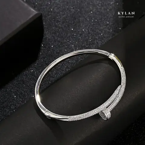 Mua Vòng Tay Cartier Bạc: Mẫu, Giá Và Cách Phân Biệt Thật Giả Mua Vòng Tay Cartier Bạc: Mẫu, Giá Và Cách Phân Biệt Thật Giả