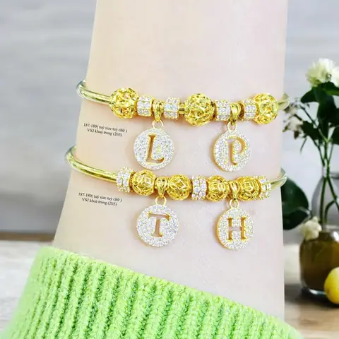 Hướng Dẫn Chọn & Mua Vòng Tay Chữ Cái – Các Kiểu, Chất Liệu Và Nơi Mua Uy Tín Hướng Dẫn Chọn & Mua Vòng Tay Chữ Cái – Các Kiểu, Chất Liệu Và Nơi Mua Uy Tín