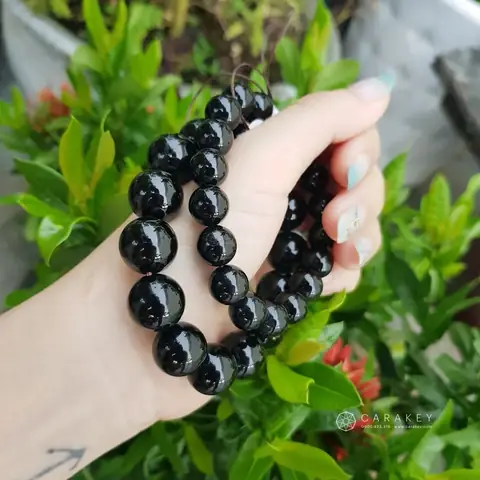 Tất Cả Về Vòng Tay Đá Đen: Ý Nghĩa, Cách Chọn Và Mua Sắm Thông Minh